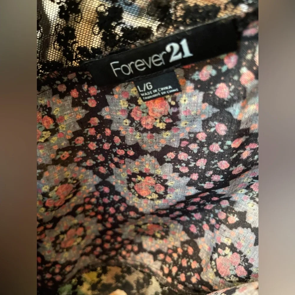 Forever 21 Deep V Lace Button Up - Picture 3 of 3